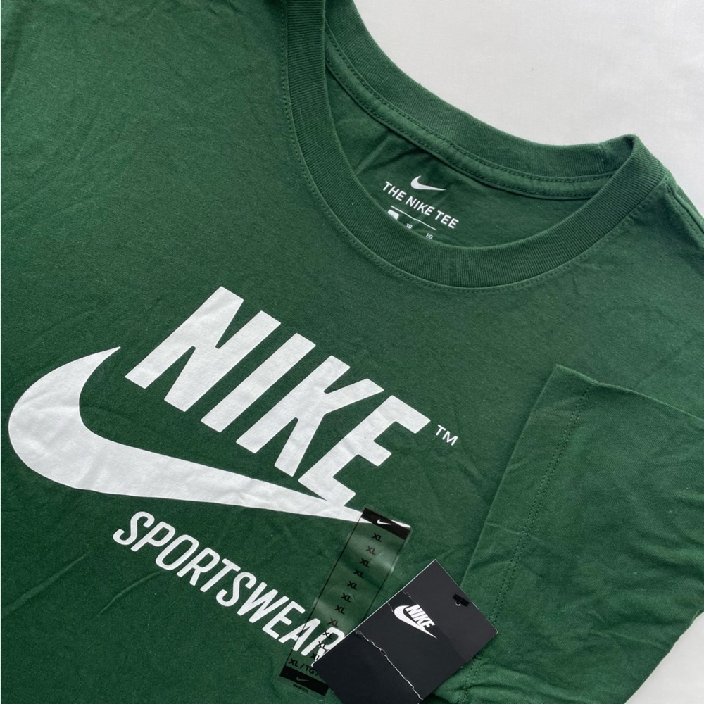 NWT Nike The Nike Teen Sportswear T-Shirt Size XL